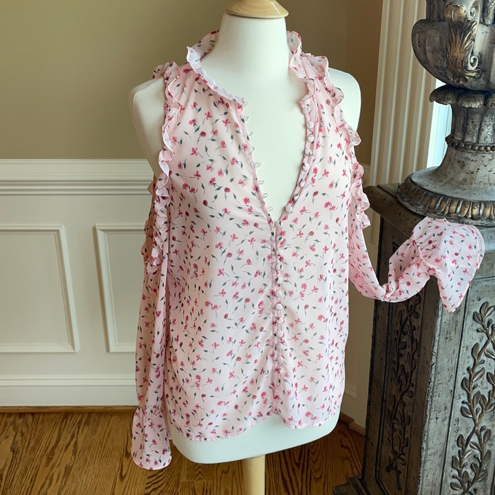 Revolve..LA’cademie  ..Beautiful floral blouse